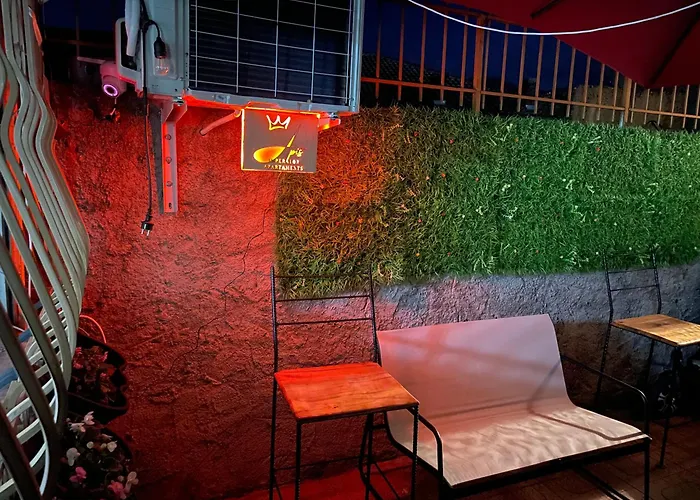 Juliette With Private Garden Apartament