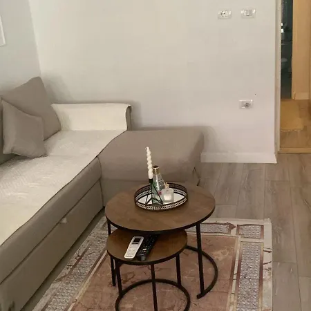 Juliette With Private Garden Апартаменты *